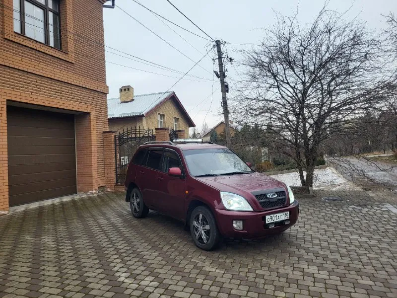 Продам авто chery tiggo 2.0 (чери тигго) цена: 395.000руб пробег: 121.000 год выпуска: 2009 год город: донецк номер: +7 949 086 06 31( telegram) автомобиль покупался новым в автосалоне в донецке, в одних руках с момента покупки, двигатель в отличном состояние, ходовая часть перебранна, коробка без нареканий, хорошая комплектация, полный электро пакет, электро зеркала, мультируль, подогревы сидений, рабочий кондиционер, штатная сигнализация, стёкла все родные, новый аккамулятор, два ключа. по кузову отлично сохранился для своих лет. хороший семейный автомобиль. звоните пишите. 📲 tg: ⚡️ 📞 звоните: +7(949)0860631 - фотография - 2