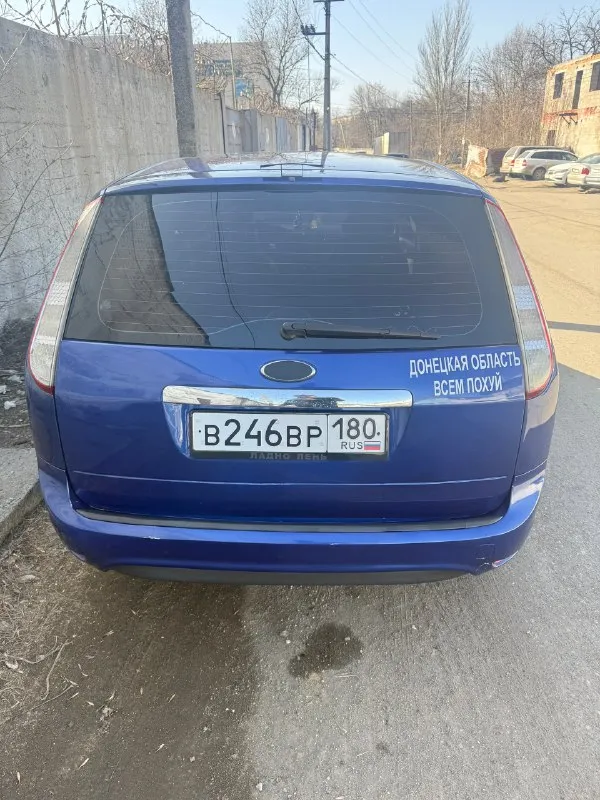 Продам личный автомобиль ford focus 2 2011 год ресталинговая модель универсала мотор 1.6 100л/с стоит контрактный пробел 257к коробка механика масло двс каждые 6.5т км ходовка обслужена есть нюансы по кузову, левое заднее крыло согнули машина хорошая ни разу не подвела каждый день на ходу за автомобиль хочу 500т. р продажа с срочно нуждой фин. средст. +79493299635 📞 🇷🇺 звоните: +79493299635 - фотография - 3