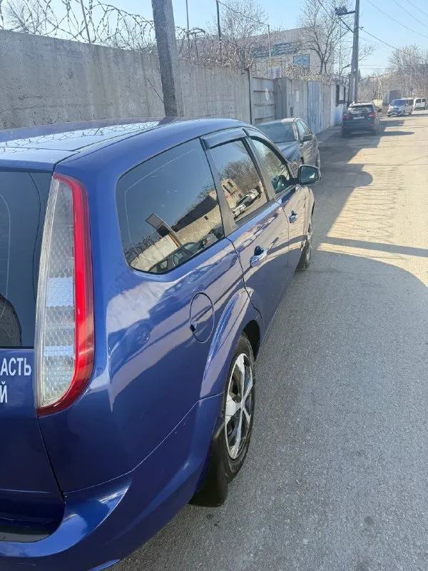 Продам личный автомобиль ford focus 2 2011 год ресталинговая модель универсала мотор 1.6 100л/с стоит контрактный пробел 257к коробка механика масло двс каждые 6.5т км ходовка обслужена есть нюансы по кузову, левое заднее крыло согнули машина хорошая ни разу не подвела каждый день на ходу за автомобиль хочу 500т. р продажа с срочно нуждой фин. средст. +79493299635 📞 🇷🇺 звоните: +79493299635 - фотография - 5