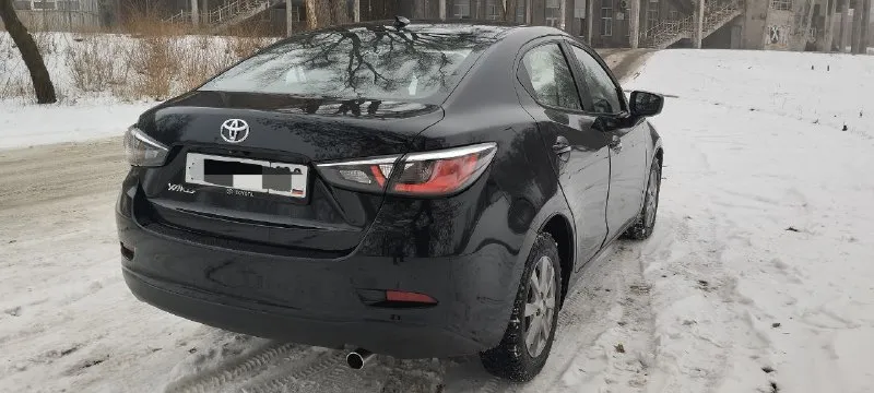 Toyota yaris 2019 год 1.5атмосферный (4 цилиндра!), 107 лс, 130тыс км пробег, 6ст. автоматическая aisin. масло 0w20 каждые 8тыс. экология стоит на месте, ничего не удалялось. стекла все родные(лобовое без сколов), безопасность вся целая. по кузову в отличном состоянии крашено 2 единицы, кузов оцинкован, ржавчины нет расход топлива 5.5- 7.5 в комплектации кнопка старт-стоп, активный круиз контроль, камера заднего хода, навигация и другое два комплекта покрышек и ковриков надёжный японский автомобиль, дам ещё гарантию цена 1.320 р тел +79493786727 📲 tg: ann 📞 звоните: +7(949)3786727 - фотография - 3