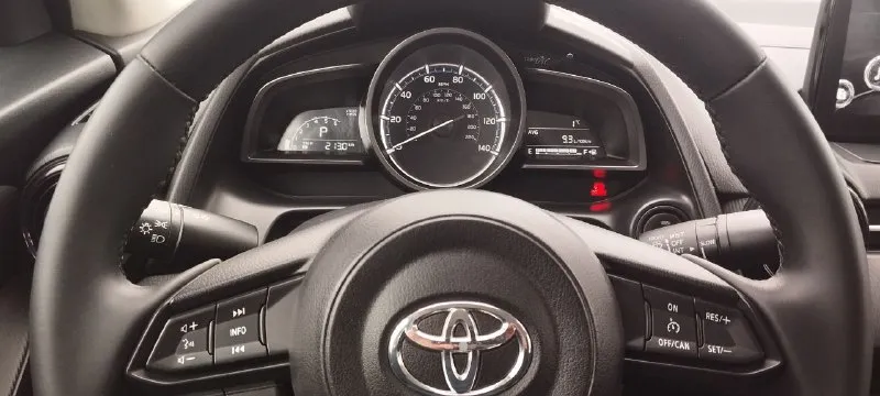 Toyota yaris 2019 год 1.5атмосферный (4 цилиндра!), 107 лс, 130тыс км пробег, 6ст. автоматическая aisin. масло 0w20 каждые 8тыс. экология стоит на месте, ничего не удалялось. стекла все родные(лобовое без сколов), безопасность вся целая. по кузову в отличном состоянии крашено 2 единицы, кузов оцинкован, ржавчины нет расход топлива 5.5- 7.5 в комплектации кнопка старт-стоп, активный круиз контроль, камера заднего хода, навигация и другое два комплекта покрышек и ковриков надёжный японский автомобиль, дам ещё гарантию цена 1.320 р тел +79493786727 📲 tg: ann 📞 звоните: +7(949)3786727 - фотография - 8