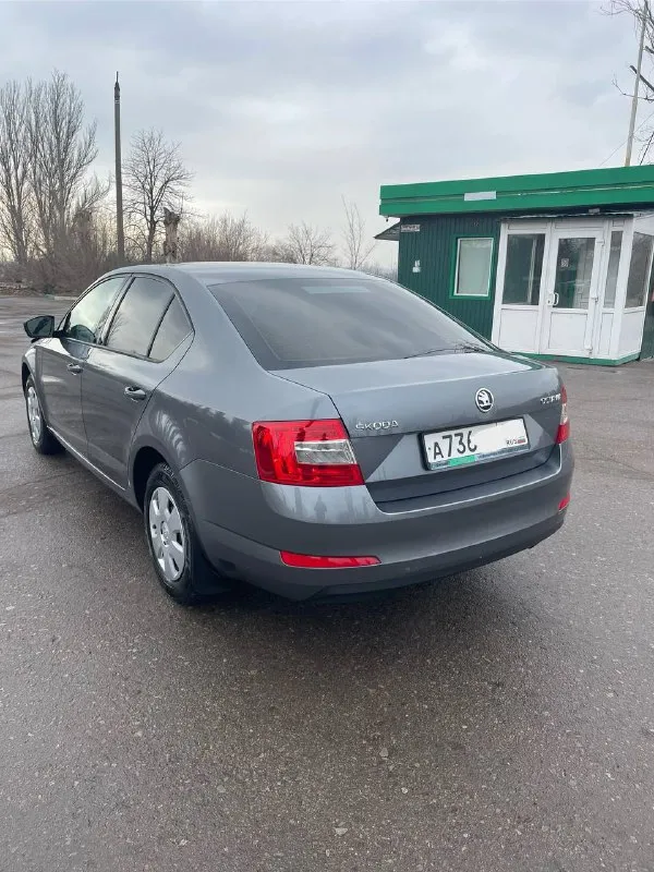 Skoda octavia a7 - 2015 года, объём 1.6 самый надежный мотор, на механике. 198тысяч км пробега. автомобиль в идеальнейшем состоянии, машина прошла то, эксплуатация сугубо в гараже, нареканий нет никаких, от слова совсем! в комплекте все ключи ( два ключа ) сервисные книги, записи всех то, обслуживание на офф дилере, за более детальной информацией звоните! цена 1🍋180торг или обмен +79495180296 📲 tg:. ... 📞 звоните: +7(949)5180296 - фотография - 3