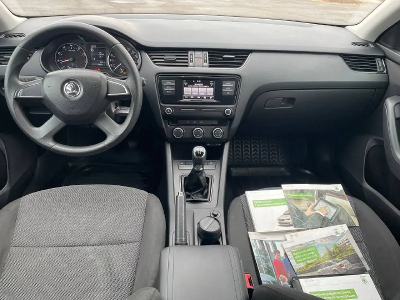 Skoda octavia a7 - 2015 года, объём 1.6 самый надежный мотор, на механике. 198тысяч км пробега. автомобиль в идеальнейшем состоянии, машина прошла то, эксплуатация сугубо в гараже, нареканий нет никаких, от слова совсем! в комплекте все ключи ( два ключа ) сервисные книги, записи всех то, обслуживание на офф дилере, за более детальной информацией звоните! цена 1🍋180торг или обмен +79495180296 📲 tg:. ... 📞 звоните: +7(949)5180296 - фотография - 6