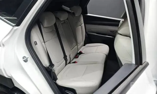 Из кореи hyundai tucson комплектация: premium год выпуска: 2025 двигатель: 1.6 turbo привод: 4wd (полный) состояние: новый автомобиль цена со всеми расходами в рф лнр днр: 4 350 000 ₽ —————————————————— для консультации и заказа: ☎️ +7 949 503 78 00 🛫telegram: @maksim1991dmb - фотография - 5