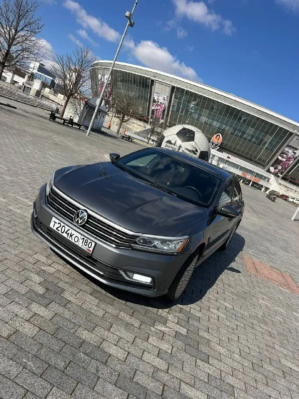 Volkswagen passat год выпуска - 2017 двигатель - 1.8 tsi кпп - автомат цена - 1.700.000₽ пробег - 136.000 тел. +79498491155 продам раскошный седан с мощным и экономичным двигателем и надежной автоматической кпп asin. богатая комплектация: кожаный салон; бесключевой доступ; мертвые зоны в зеркалах; подогревы сидений; кнопка start-stop; двухзонный климат-контроль; датчик света; полный бортовой компьютер; штатная сенсорная мультимедиа со всеми современными плюшками; помощь при выезде с парковки; камера заднего вида; эл. зеркала с подогревом; штатная biled оптика пленке, шумка всех дверей, салон полностью в черном цвете. и многое другое. кто ищет живой passat с одним хозяином и родным пробегом - звоните. - фотография - 2
