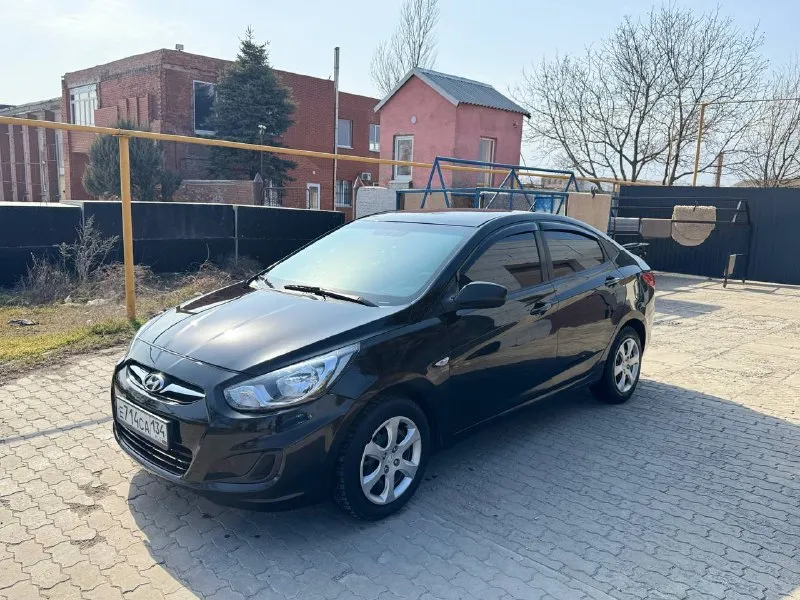 Продам hyundai solaris 2013 год выпуска двигатель 1.6 кпп механика пробег 168.000 км оригинал! в отличном состоянии, в дтп не участвовал не требует не каких вложений кузов без дефектов и нюансов, комплектация кондиционер эльктро стеклоподъемники усилитель руля мульти руль круиз контроль, музыка планшет, расход до 8 литров, гаражное хранение с документами полный порядок цена 675.000 тел +79490908190 город мариуполь - фотография - 2