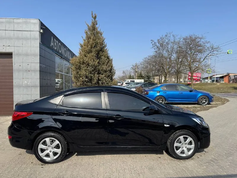 Продам hyundai solaris 2013 год выпуска двигатель 1.6 кпп механика пробег 168.000 км оригинал! в отличном состоянии, в дтп не участвовал не требует не каких вложений кузов без дефектов и нюансов, комплектация кондиционер эльктро стеклоподъемники усилитель руля мульти руль круиз контроль, музыка планшет, расход до 8 литров, гаражное хранение с документами полный порядок цена 675.000 тел +79490908190 город мариуполь - фотография - 5