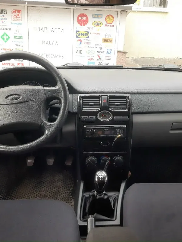 Ваз приора, 2011 г. в. , 1.6 (16 кл), мкпп, 158 000 км продаю свою приору 2011 года (я 4-й хозяин по птс). родной пробег 158 000 км. езжу каждый день. кузов живой, ровный, цвет зеленый металлик. денег на обслуживание не жалели — ставили только качественные брендовые запчасти. по технике вложений ноль — сел и поехал! мотор 1.6, 16 клапанов («шестнарь») гур передние электростеклоподъемники установлены безвтыковые поршня (клапана не гнет!) комплект грм gates (заменен 20 000 км назад) новые катушки зажигания bremi и свечи ngk новое сцепление luk (заменено 20 000 км назад) новый дроссель 54 мм поменяны все радиаторы, все патрубки заменены на силиконовые новый аккумулятор подвеска полностью перебрана: стоят стойки ss20 -30мм в круг свежие тормоза - brembo кузов поварен и полностью обработан антикором полный выхлоп «гранта спорт» (паук 4-1, трасса 51 мм) — звучит приятно и басисто сделана хорошая шумоизоляция (двери, пол, капот, багажник) — в салоне действительно тихо 2 комплек 📞 звоните: +7(949)4069153 - фотография - 8