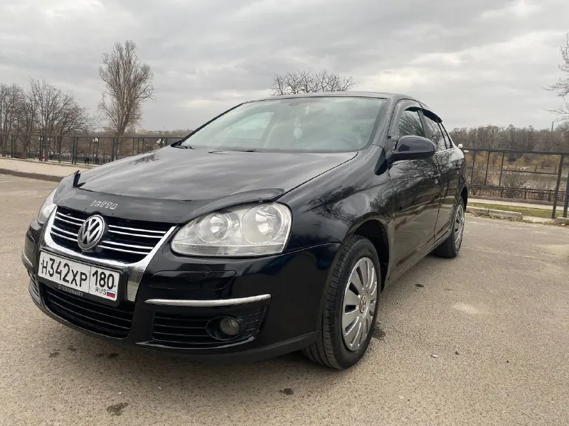 Volkswagen jetta-5 at 2007 год, официал двигатель bse 1.6l. 102л. с работает ровно, течей нет акпп-6... - фотография