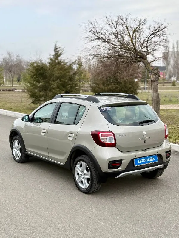🇫🇷 renault sandero stepway 💰цена: 1 270 000р 🏢город: мариуполь 📅год выпуска: 2019 🧾пробег: 18 888км. ⚙️двигатель: 1.6 16v. ⛽топливо: бензин ⚙️кпп: автомат 📞 телефон: +7-989-263-55-56 +7-949-551-91-52 +7-949-727-41-51.. . ="emoji" style="background-image:url('//telegram. org/img/emoji/40/e29c85.png')">✅ оцинкованный кузов 🚙 двигатель k4m 1.6 16v очень резвый и надежный в паре с классическим гидротрансформаторным автоматом dp2. мягкая ходовая, высокий клиренс. ✅ самая максимальная комплектация: ❄️ климат-контроль, гур, abs, 2 airbag, подогрев сидений, птф, круиз-контроль и ограничитель скорости, регулировка по высоте сиденья и руля, кожаный мультируль, полный электопакет. ➕ новая зимняя резина. улица шевченко 2️⃣6️⃣9️⃣ 🏦 возможна продажа в кредит по двум документам. - фотография - 4