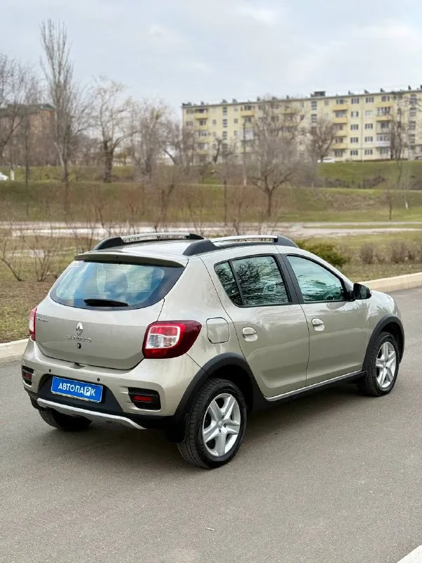 🇫🇷 renault sandero stepway 💰цена: 1 270 000р 🏢город: мариуполь 📅год выпуска: 2019 🧾пробег: 18 888км. ⚙️двигатель: 1.6 16v. ⛽топливо: бензин ⚙️кпп: автомат 📞 телефон: +7-989-263-55-56 +7-949-551-91-52 +7-949-727-41-51.. . ="emoji" style="background-image:url('//telegram. org/img/emoji/40/e29c85.png')">✅ оцинкованный кузов 🚙 двигатель k4m 1.6 16v очень резвый и надежный в паре с классическим гидротрансформаторным автоматом dp2. мягкая ходовая, высокий клиренс. ✅ самая максимальная комплектация: ❄️ климат-контроль, гур, abs, 2 airbag, подогрев сидений, птф, круиз-контроль и ограничитель скорости, регулировка по высоте сиденья и руля, кожаный мультируль, полный электопакет. ➕ новая зимняя резина. улица шевченко 2️⃣6️⃣9️⃣ 🏦 возможна продажа в кредит по двум документам. - фотография - 6