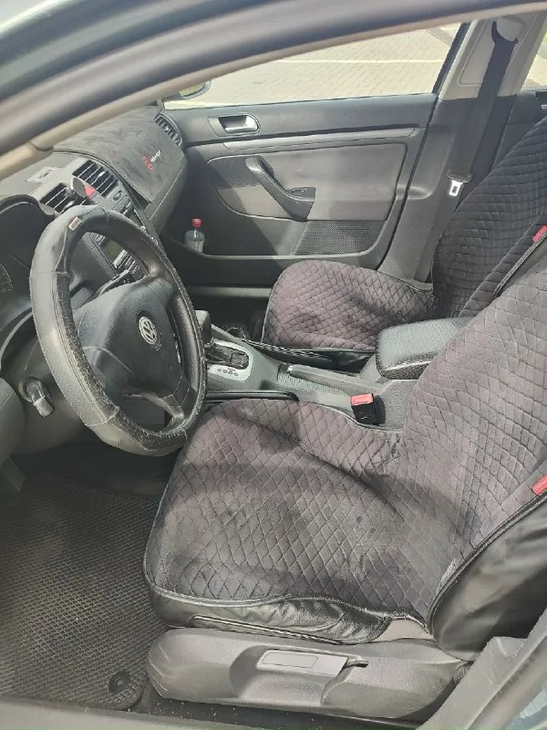 Продам volkswagen джетта 5, 2009 года, коробка автомат, 6 ступка. машина в достойном состоянии для своих лет, в салоне не курили. замена масла каждые 7 тысяч. новые диски штамповка, новая зимняя резина, камера заднего вида, хороший свет. пробег 210 тысяч, телефон для связи +79493879440. на нем же телеграмм. посмотреть можно в донецке, преимущественно киевский район. цена 850 тысяч, торг на месте 📞 звоните: +7(949)3879440 - фотография - 6