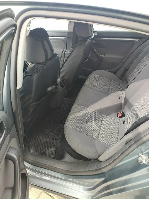 Продам volkswagen джетта 5, 2009 года, коробка автомат, 6 ступка. машина в достойном состоянии для своих лет, в салоне не курили. замена масла каждые 7 тысяч. новые диски штамповка, новая зимняя резина, камера заднего вида, хороший свет. пробег 210 тысяч, телефон для связи +79493879440. на нем же телеграмм. посмотреть можно в донецке, преимущественно киевский район. цена 850 тысяч, торг на месте 📞 звоните: +7(949)3879440 - фотография - 7