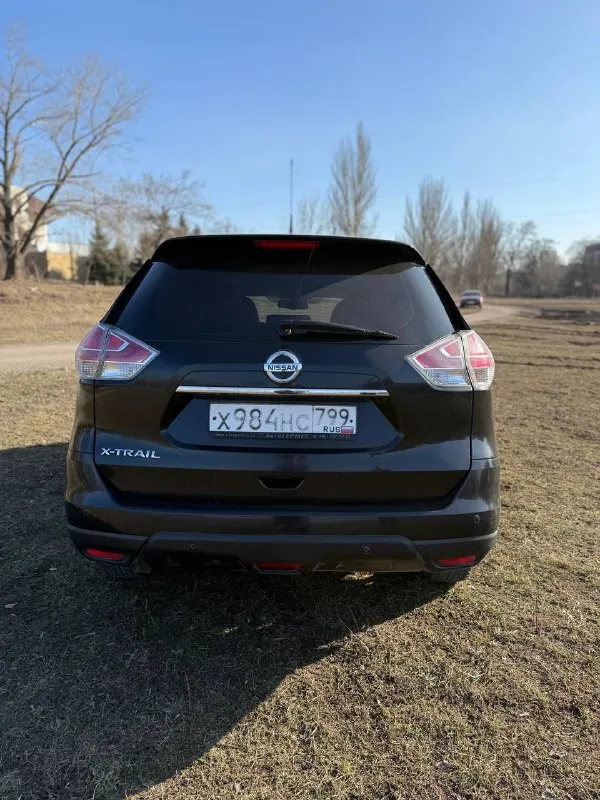 Продам nissan x-trail т-32 2015 года. полный привод. пробег 239000. двигатель 2 литра бензин. по двигателю и коробке вопросов нет. ходовая обслужена. хорошая комплектация: без ключевой доступ, кнопка start/stop, два ключа в комплекте. тонировка, обогрев сидений, обогрев лобового стекла, двух зонный климат контроль, круиз контроль, датчики дождя и света, помощь при спуске и подъёме, полный электро пакет, электро регулировка зеркал а также электропривод зеркал, электропривод багажника, парктроники, мультируль. документы в полном порядке, 2 хозяина за всё время птс оригинал, переоформление любое. цена 1350000 осмотр в донецке. +79491262857 📲 tg: дмитрий витальевич 📞 звоните: +7(949)1262857 - фотография - 5