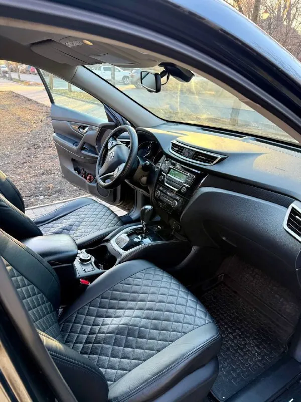 Продам nissan x-trail т-32 2015 года. полный привод. пробег 239000. двигатель 2 литра бензин. по двигателю и коробке вопросов нет. ходовая обслужена. хорошая комплектация: без ключевой доступ, кнопка start/stop, два ключа в комплекте. тонировка, обогрев сидений, обогрев лобового стекла, двух зонный климат контроль, круиз контроль, датчики дождя и света, помощь при спуске и подъёме, полный электро пакет, электро регулировка зеркал а также электропривод зеркал, электропривод багажника, парктроники, мультируль. документы в полном порядке, 2 хозяина за всё время птс оригинал, переоформление любое. цена 1350000 осмотр в донецке. +79491262857 📲 tg: дмитрий витальевич 📞 звоните: +7(949)1262857 - фотография - 8