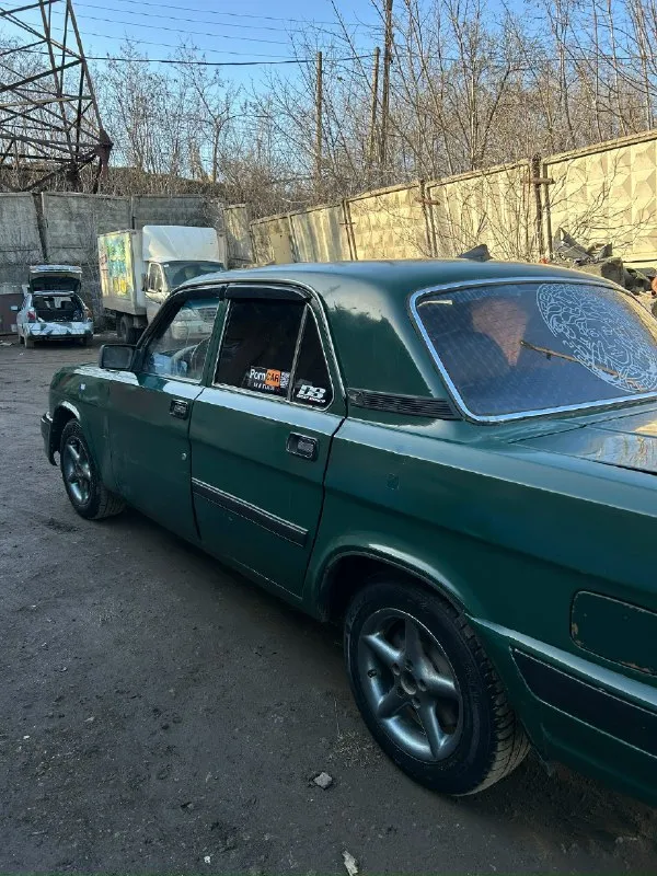 Продам боевую баржу!газ 3110(волга) машина личная, я собственник. 2000 года выпуска, газ(пропан)-бензин, мотор 402 после кап. ремонта, установлен новый гур. за последнее время было много чего поменяно. стоит генератор 140а нива. машина практически вся в шумке. подогрев сидений,4 эл. стекло подъемника стоит хорошая музыка диски 15r титаны по кузову есть моменты по лкп. дырок, гнили нет!дно всё заводское. тормоза поменяны в круг. стоят фары собственной разработки. цена 230т. +торг связь +7(949)509-66-82 и в лс. 📞 звоните: +7(949)5096682 - фотография - 5