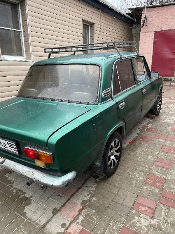 Продам ваз 2101.мотор без нареканий. коробка не воет, не выбивает. дно, пороги без дыр и ржавчины. стоит газ пропан (вписан в птс). из нового: аккумулятор, стартер, кардан перебран(крестовины, подвесной подшипник), резина сзади новая, спереди пару сезонов походит, ходовка перебиралась. печка греет, музыка, сигнализация, центральный замок. с документами порядок. цена 85 тыс. макеевка. +7949-517-72-17. 📞 звоните: +7(949)5177217 - фотография - 2