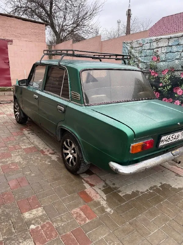 Продам ваз 2101.мотор без нареканий. коробка не воет, не выбивает. дно, пороги без дыр и ржавчины. стоит газ пропан (вписан в птс). из нового: аккумулятор, стартер, кардан перебран(крестовины, подвесной подшипник), резина сзади новая, спереди пару сезонов походит, ходовка перебиралась. печка греет, музыка, сигнализация, центральный замок. с документами порядок. цена 85 тыс. макеевка. +7949-517-72-17. 📞 звоните: +7(949)5177217 - фотография - 5
