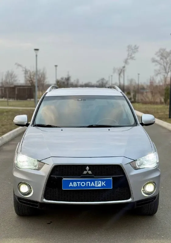 🇯🇵 mitsubishi outlander 💰цена: 1 100 000р 🏢город: мариуполь 📅год выпуска: 2009 🧾пробег: 198 507км. ⚙️двигатель: 2.0 ⛽топливо: бензин/газ ⚙️кпп: автомат 📞 телефон: +7-949-727-41-51 +7-989-263-55-56 +7-949-551-91-52 💾 описание: mitsub. .. >✅ южная эксплуатация. ✅ техническая часть на 5+ ✅ оригинальный пробег. ✅ салон как новый. ✅ салон трансформер. ✅ отличная комплектация: ❄️ кондиционер, подогрев сидений, гур, abs, птф, кожаный мультируль, центральный замок, tesla магнитола с камерой заднего вида, хорошая летняя резина на красивых литых дисках. улица шевченко 2️⃣6️⃣9️⃣ 🏦 возможна продажа в кредит по двум документам. - фотография - 2
