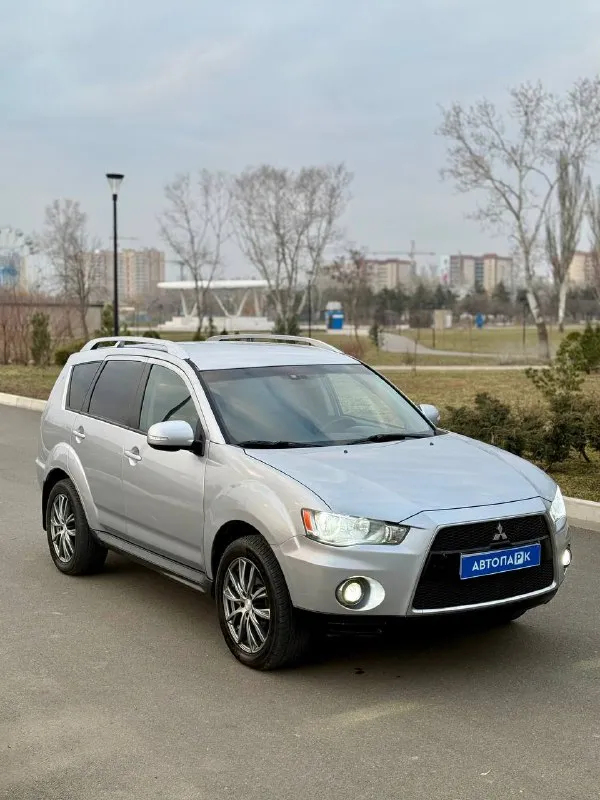 🇯🇵 mitsubishi outlander 💰цена: 1 100 000р 🏢город: мариуполь 📅год выпуска: 2009 🧾пробег: 198 507км. ⚙️двигатель: 2.0 ⛽топливо: бензин/газ ⚙️кпп: автомат 📞 телефон: +7-949-727-41-51 +7-989-263-55-56 +7-949-551-91-52 💾 описание: mitsub. .. >✅ южная эксплуатация. ✅ техническая часть на 5+ ✅ оригинальный пробег. ✅ салон как новый. ✅ салон трансформер. ✅ отличная комплектация: ❄️ кондиционер, подогрев сидений, гур, abs, птф, кожаный мультируль, центральный замок, tesla магнитола с камерой заднего вида, хорошая летняя резина на красивых литых дисках. улица шевченко 2️⃣6️⃣9️⃣ 🏦 возможна продажа в кредит по двум документам. - фотография - 3