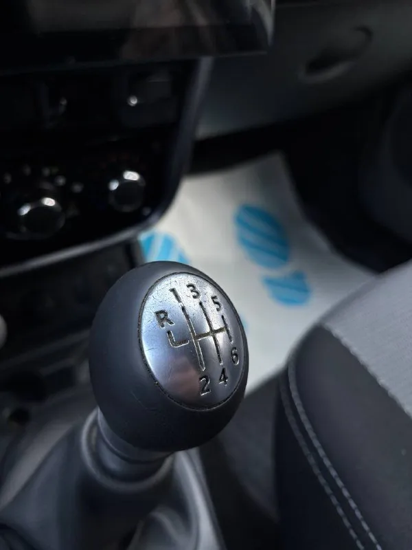 Renault duster 2012г 1.5 дизель мкпп 6.ст 💰цена 1.🍋050 тел +79497309912 авто в отличном состоянии!вложений не требует! надежное сочетание дизельного двигателя объемом 1.5 с шести ступенчатой механикой и полным приводом. все обслужено! кузов, днище и силовые агрегаты без гнили ржавчины! два комплекта резины на дисках✅ лето на легкосплавных ✅ зима шипы на железках✅ кондиционер ✅ лед в фарах и туманках✅ фаркоп✅ подогревы сидений✅ мультимедиа на планшете✅ черный потолок алькантара✅ автотека зеленая без выплат✅ документы в полном порядке✅ 🫰цена 1.050 +79497309912 авто в мариуполе - фотография - 10