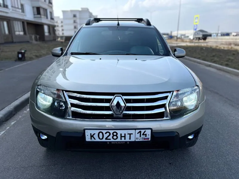 Renault duster 2012г 1.5 дизель мкпп 6.ст 💰цена 1.🍋050 тел +79497309912 авто в отличном состоянии!вложений не требует! надежное сочетание дизельного двигателя объемом 1.5 с шести ступенчатой механикой и полным приводом. все обслужено! кузов, днище и силовые агрегаты без гнили ржавчины! два комплекта резины на дисках✅ лето на легкосплавных ✅ зима шипы на железках✅ кондиционер ✅ лед в фарах и туманках✅ фаркоп✅ подогревы сидений✅ мультимедиа на планшете✅ черный потолок алькантара✅ автотека зеленая без выплат✅ документы в полном порядке✅ 🫰цена 1.050 +79497309912 авто в мариуполе - фотография - 3