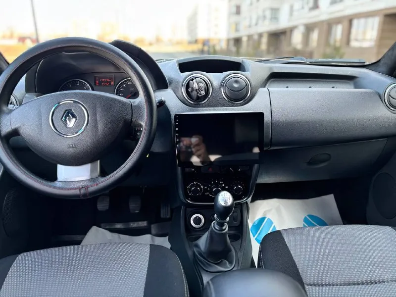 Renault duster 2012г 1.5 дизель мкпп 6.ст 💰цена 1.🍋050 тел +79497309912 авто в отличном состоянии!вложений не требует! надежное сочетание дизельного двигателя объемом 1.5 с шести ступенчатой механикой и полным приводом. все обслужено! кузов, днище и силовые агрегаты без гнили ржавчины! два комплекта резины на дисках✅ лето на легкосплавных ✅ зима шипы на железках✅ кондиционер ✅ лед в фарах и туманках✅ фаркоп✅ подогревы сидений✅ мультимедиа на планшете✅ черный потолок алькантара✅ автотека зеленая без выплат✅ документы в полном порядке✅ 🫰цена 1.050 +79497309912 авто в мариуполе - фотография - 8