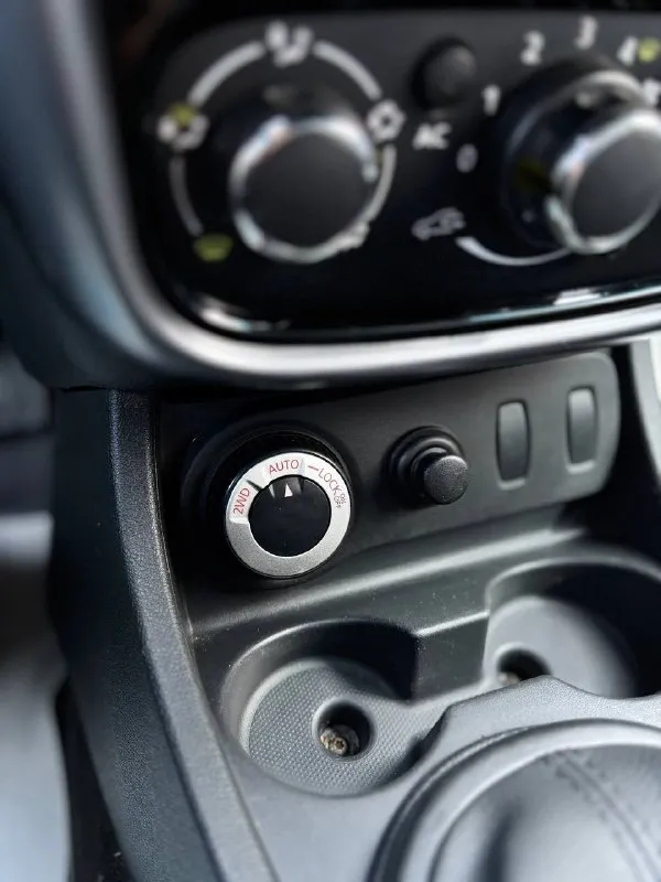 Renault duster 2012г 1.5 дизель мкпп 6.ст 💰цена 1.🍋050 тел +79497309912 авто в отличном состоянии!вложений не требует! надежное сочетание дизельного двигателя объемом 1.5 с шести ступенчатой механикой и полным приводом. все обслужено! кузов, днище и силовые агрегаты без гнили ржавчины! два комплекта резины на дисках✅ лето на легкосплавных ✅ зима шипы на железках✅ кондиционер ✅ лед в фарах и туманках✅ фаркоп✅ подогревы сидений✅ мультимедиа на планшете✅ черный потолок алькантара✅ автотека зеленая без выплат✅ документы в полном порядке✅ 🫰цена 1.050 +79497309912 авто в мариуполе - фотография - 9