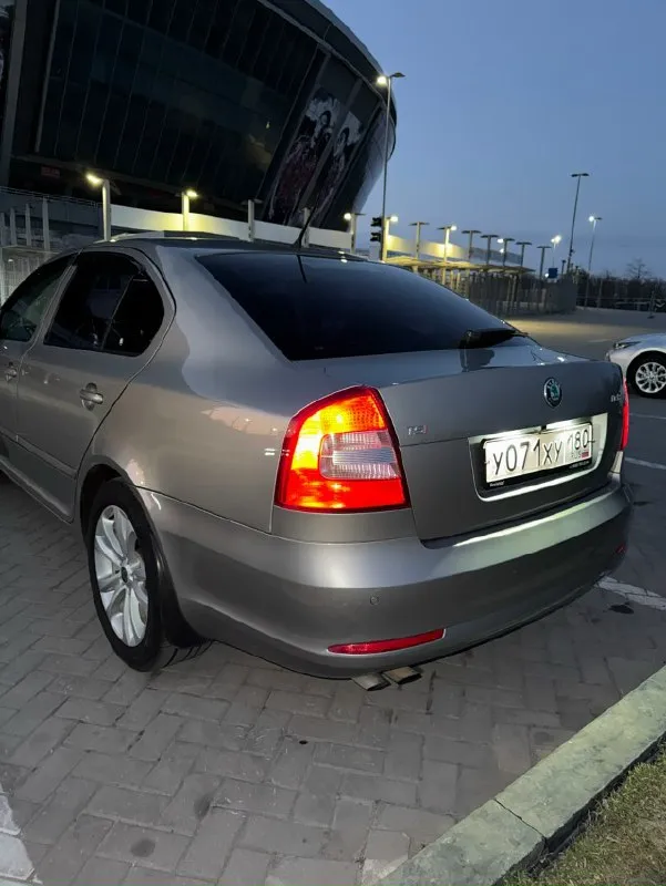 Бита! крашена! от сердца отрываю этот мир роскоши и комфорта. к вашему вниманию skoda octavia a5 fl 2013 1.8tfsi gen2. я второй владелец! документы чистые, машина на учете на мне, показываю я. в машину вложено много сил и денежных средств. по кузову уже делались ваговские болячки. косметика без чего-то серьёзного. по коробке была частичная замена масла, коробка asin не пинается, не хрустит, не скрипит, все переключает все работает. по подвеске были заменены маленькие сайлентблоки а так же стойки стабилизатора. по тормозам менялись колодки а так же задние тормозные блины. все жидкости были поменяны и выпиты. более детальная информация что менялось и делалось в машине могу рассказать реальным покупателям при осмотре. минусов нет, есть нюансы. цена: 875.000+торг телефон: 7-949-435-85-02 📞 звоните: +7(949)4358502 - фотография - 7