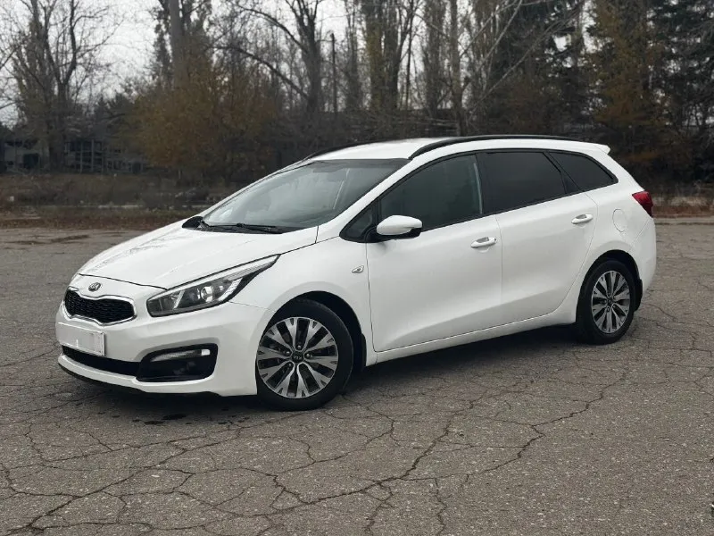 Продам kia ceed универсал 2016 года выпуска (рестайлинг) пробег 188 т. км автомобиль в очень хорошем состоянии, двигатель 1.6 масло не расходует, акпп классический автомат, без пинков и задержек ! автомобиль в очень хорошей комплектации мульти руль подогрев сидений 4 эсп подогрев руля круиз контроль кондиционер электрозеркала и много другое ! салон в очень хорошем состоянии. два ключа сервисная книга 📖 документы в полном порядке. 1.150 000₽ тысяч ! автомобиль находится в снежном! +79490347163 - фотография - 2