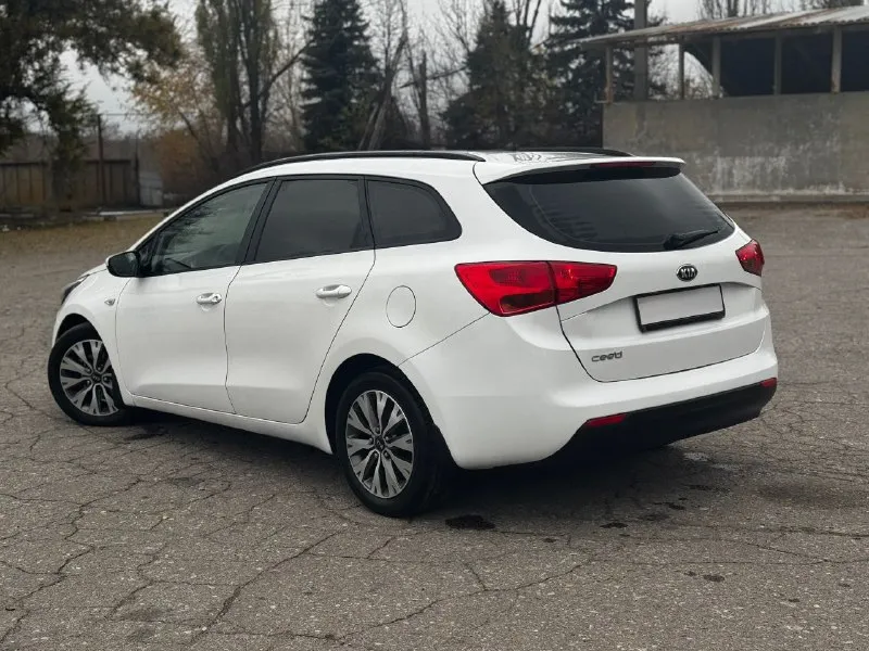 Продам kia ceed универсал 2016 года выпуска (рестайлинг) пробег 188 т. км автомобиль в очень хорошем состоянии, двигатель 1.6 масло не расходует, акпп классический автомат, без пинков и задержек ! автомобиль в очень хорошей комплектации мульти руль подогрев сидений 4 эсп подогрев руля круиз контроль кондиционер электрозеркала и много другое ! салон в очень хорошем состоянии. два ключа сервисная книга 📖 документы в полном порядке. 1.150 000₽ тысяч ! автомобиль находится в снежном! +79490347163 - фотография - 7