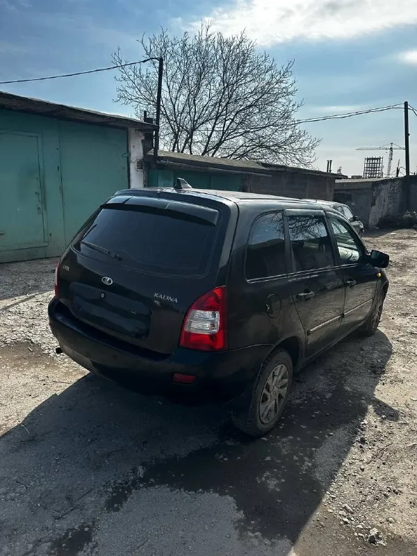 Продам ваз калина 2010 года, пробег 155т. владею 4 года. машина обслужена, масло 6-7 тысяч фильтра по сезону менялись. стоит новый бензонасос, выхлопная система новая, радиатор печки, кондиционер заправлен, печка греет. 4 стеклоподъемника. все кнопки работают. документы в порядке, зелёная автотека. колёса зима шипованые на тампах. летняя резина на штампах в подарок. цена 350. торг уместен. +79493179361 (телеграмм, max) дмитрий. находиться в днр город макеевка 📞 звоните: +7(949)3179361 - фотография - 8