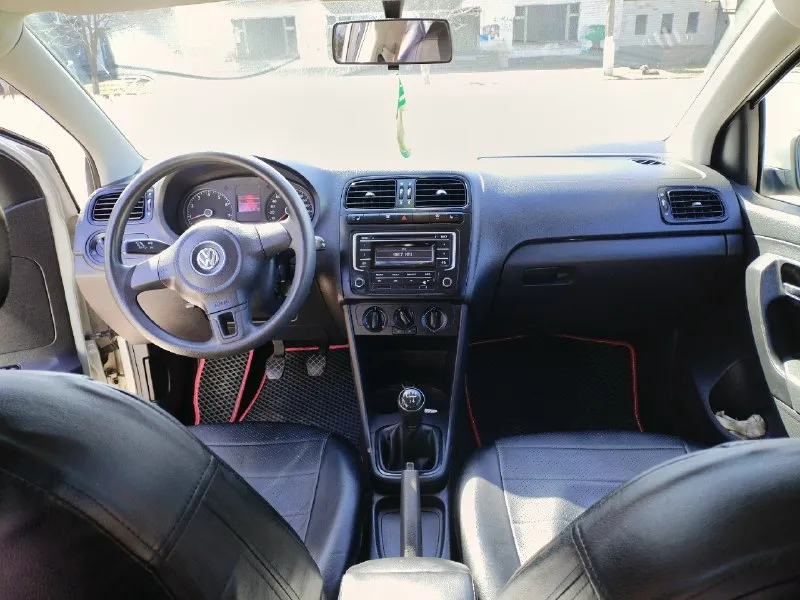 Енакиево, продам volkswagen поло, 1.6, механика, в хорошем состоянии, пробег 190 000, техосмотр пройден, цена 870 000, торг, тел +79493177307 📞 звоните: +7(949)3177307 - фотография - 3