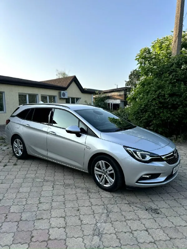 Opel astra sport toured + 2018 года выпуска. пробег 170 тыс. км. 1,6 turbo. cdтi, mкпп- 6 ст. автомо... - фотография