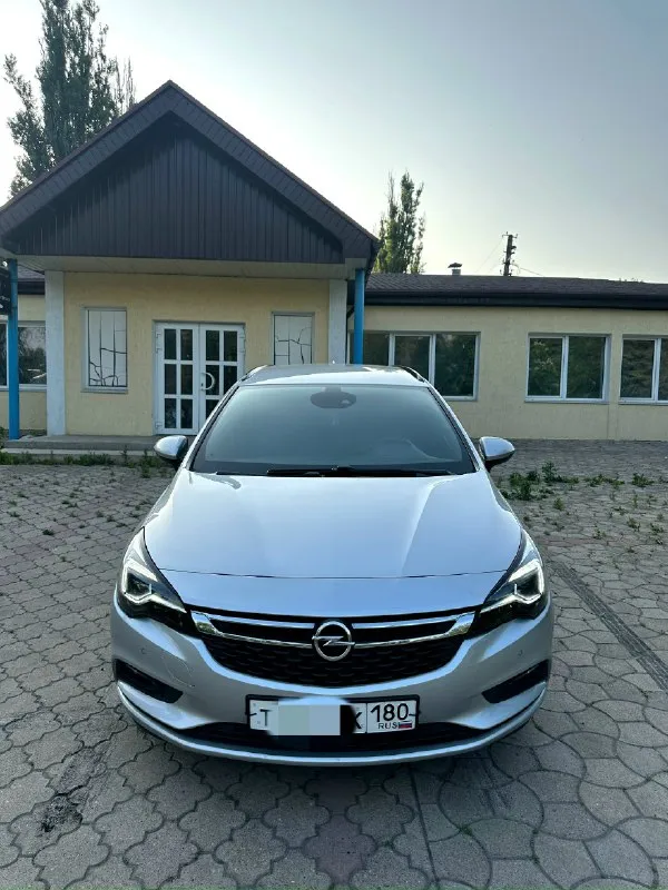 Opel astra sport toured + 2018 года выпуска. пробег 170 тыс. км. 1,6 turbo. cdтi, mкпп- 6 ст. автомобиль в идеальном состоянии. полностью в родном окрасе, без дтп! (любые проверки) авто полностью обслужен. вложений никаких не требует! салон нового авто! мкпп и двигатель работают отлично! предмаксимальная комплектация: двух-зонный климат контроль, адаптивный круиз контроль, удержание в полосе, считывание дорожных знаков, кожаный салон, черный потолок, диодная подсветка салона, обогрев сидений (передних, задних) и руля, электрорегулировка передних сидений, зеркал, партроники задние и передние!подсветка при воротах, led оптика с адаптивным дальним светом, эл-ручник, auto hold, сенсорная мультимедиа с поддержкой apple car play, android auto. голосовое управление. громкая связь. bluetooth. три режима езды! жк приборная панель и многое другое. цена: 1.5 🍋 аргументированный торг возле капота! осмотр г. харцызск. по всем вопросам:☎️ +7 949 321 8003 либо в лс. 📞 звоните: +7(949)3218003 - фотография - 2
