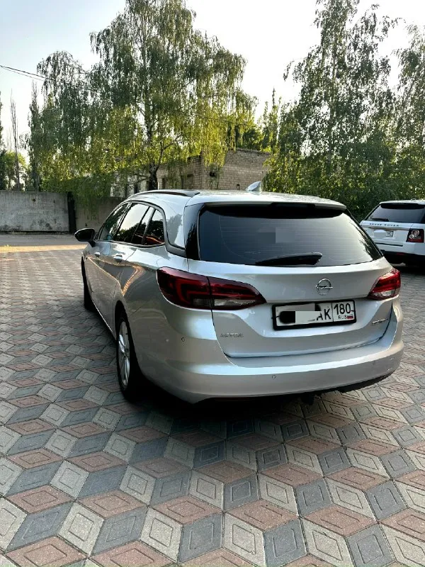 Opel astra sport toured + 2018 года выпуска. пробег 170 тыс. км. 1,6 turbo. cdтi, mкпп- 6 ст. автомобиль в идеальном состоянии. полностью в родном окрасе, без дтп! (любые проверки) авто полностью обслужен. вложений никаких не требует! салон нового авто! мкпп и двигатель работают отлично! предмаксимальная комплектация: двух-зонный климат контроль, адаптивный круиз контроль, удержание в полосе, считывание дорожных знаков, кожаный салон, черный потолок, диодная подсветка салона, обогрев сидений (передних, задних) и руля, электрорегулировка передних сидений, зеркал, партроники задние и передние!подсветка при воротах, led оптика с адаптивным дальним светом, эл-ручник, auto hold, сенсорная мультимедиа с поддержкой apple car play, android auto. голосовое управление. громкая связь. bluetooth. три режима езды! жк приборная панель и многое другое. цена: 1.5 🍋 аргументированный торг возле капота! осмотр г. харцызск. по всем вопросам:☎️ +7 949 321 8003 либо в лс. 📞 звоните: +7(949)3218003 - фотография - 4