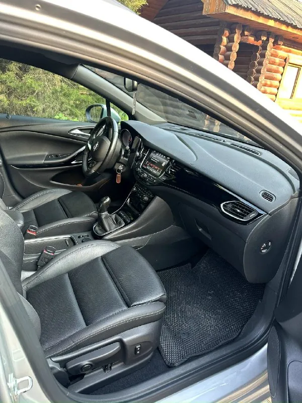 Opel astra sport toured + 2018 года выпуска. пробег 170 тыс. км. 1,6 turbo. cdтi, mкпп- 6 ст. автомобиль в идеальном состоянии. полностью в родном окрасе, без дтп! (любые проверки) авто полностью обслужен. вложений никаких не требует! салон нового авто! мкпп и двигатель работают отлично! предмаксимальная комплектация: двух-зонный климат контроль, адаптивный круиз контроль, удержание в полосе, считывание дорожных знаков, кожаный салон, черный потолок, диодная подсветка салона, обогрев сидений (передних, задних) и руля, электрорегулировка передних сидений, зеркал, партроники задние и передние!подсветка при воротах, led оптика с адаптивным дальним светом, эл-ручник, auto hold, сенсорная мультимедиа с поддержкой apple car play, android auto. голосовое управление. громкая связь. bluetooth. три режима езды! жк приборная панель и многое другое. цена: 1.5 🍋 аргументированный торг возле капота! осмотр г. харцызск. по всем вопросам:☎️ +7 949 321 8003 либо в лс. 📞 звоните: +7(949)3218003 - фотография - 6