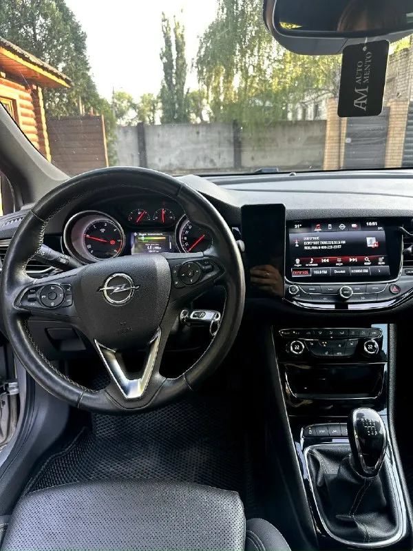 Opel astra sport toured + 2018 года выпуска. пробег 170 тыс. км. 1,6 turbo. cdтi, mкпп- 6 ст. автомобиль в идеальном состоянии. полностью в родном окрасе, без дтп! (любые проверки) авто полностью обслужен. вложений никаких не требует! салон нового авто! мкпп и двигатель работают отлично! предмаксимальная комплектация: двух-зонный климат контроль, адаптивный круиз контроль, удержание в полосе, считывание дорожных знаков, кожаный салон, черный потолок, диодная подсветка салона, обогрев сидений (передних, задних) и руля, электрорегулировка передних сидений, зеркал, партроники задние и передние!подсветка при воротах, led оптика с адаптивным дальним светом, эл-ручник, auto hold, сенсорная мультимедиа с поддержкой apple car play, android auto. голосовое управление. громкая связь. bluetooth. три режима езды! жк приборная панель и многое другое. цена: 1.5 🍋 аргументированный торг возле капота! осмотр г. харцызск. по всем вопросам:☎️ +7 949 321 8003 либо в лс. 📞 звоните: +7(949)3218003 - фотография - 7