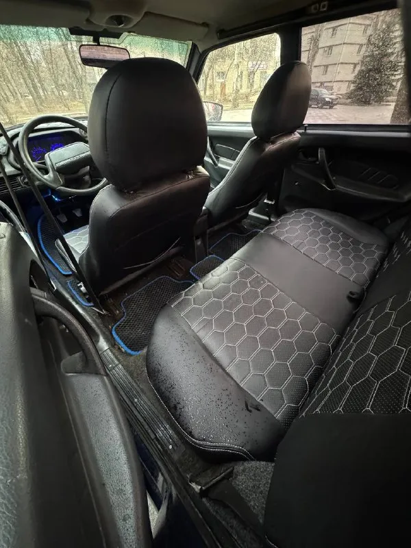 Продам ваз 2114 год 2007 пробег 257.000 родной масло не берет, не дымит, не троит коробка усиленная не выбивает, не хрустит ходовая в норме, ничего не стучит авто в дтп не было стекла все заводские, кроме лобового дно, стаканы, пороги, арки, ванночка под запаску, низа всех 4 дверей целые, ничего не гнилое, домкратится на все 4 колеса! эффектная. центральный замок. стоит хороший свет. музыка с блютус. спереди колонки на подиумах. салон в дорогих кожзам чехлах. подцветка синяя по салону. модный аля сенсорный переключатель печки. тех осмотр пройден, документы в полном порядке! цена 250.000₽ торг у капота осмотр донецк! +79494770764 📲 tg: @vdolichenko 📞 звоните: +7(949)4770764 - фотография - 10