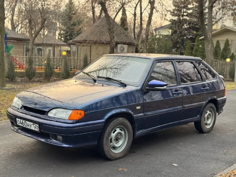 Продам ваз 2114 год 2007 пробег 257.000 родной масло не берет, не дымит, не троит коробка усиленная не выбивает, не хрустит ходовая в норме, ничего не стучит авто в дтп не было стекла все заводские, кроме лобового дно, стаканы, пороги, арки, ванночка под запаску, низа всех 4 дверей целые, ничего не гнилое, домкратится на все 4 колеса! эффектная. центральный замок. стоит хороший свет. музыка с блютус. спереди колонки на подиумах. салон в дорогих кожзам чехлах. подцветка синяя по салону. модный аля сенсорный переключатель печки. тех осмотр пройден, документы в полном порядке! цена 250.000₽ торг у капота осмотр донецк! +79494770764 📲 tg: @vdolichenko 📞 звоните: +7(949)4770764 - фотография - 3