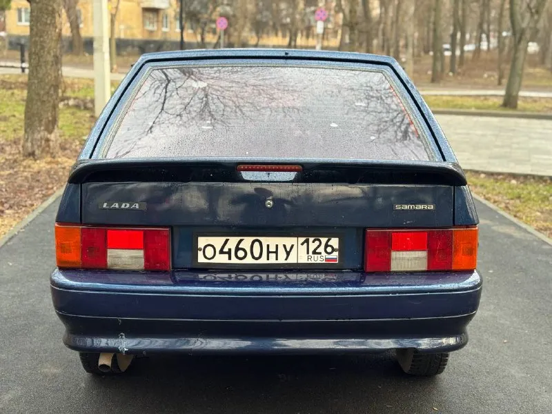 Продам ваз 2114 год 2007 пробег 257.000 родной масло не берет, не дымит, не троит коробка усиленная не выбивает, не хрустит ходовая в норме, ничего не стучит авто в дтп не было стекла все заводские, кроме лобового дно, стаканы, пороги, арки, ванночка под запаску, низа всех 4 дверей целые, ничего не гнилое, домкратится на все 4 колеса! эффектная. центральный замок. стоит хороший свет. музыка с блютус. спереди колонки на подиумах. салон в дорогих кожзам чехлах. подцветка синяя по салону. модный аля сенсорный переключатель печки. тех осмотр пройден, документы в полном порядке! цена 250.000₽ торг у капота осмотр донецк! +79494770764 📲 tg: @vdolichenko 📞 звоните: +7(949)4770764 - фотография - 6