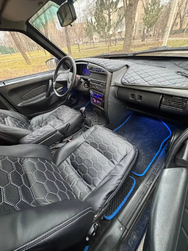 Продам ваз 2114 год 2007 пробег 257.000 родной масло не берет, не дымит, не троит коробка усиленная не выбивает, не хрустит ходовая в норме, ничего не стучит авто в дтп не было стекла все заводские, кроме лобового дно, стаканы, пороги, арки, ванночка под запаску, низа всех 4 дверей целые, ничего не гнилое, домкратится на все 4 колеса! эффектная. центральный замок. стоит хороший свет. музыка с блютус. спереди колонки на подиумах. салон в дорогих кожзам чехлах. подцветка синяя по салону. модный аля сенсорный переключатель печки. тех осмотр пройден, документы в полном порядке! цена 250.000₽ торг у капота осмотр донецк! +79494770764 📲 tg: @vdolichenko 📞 звоните: +7(949)4770764 - фотография - 8