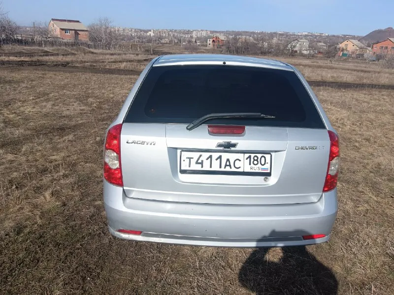 Продам лачетти 2007 год, 1,8 механика, двигатель абсолютно новый контракт прошёл не более 1000 км. сцепление новое. в родной краске, авто не новый по кузову есть недостатки. газ-бензин. сел поехал. снежное. цена 620т. р. торг. тел 79493559181.связь плохая тг. 📞 звоните: +7(949)3559181 - фотография - 2