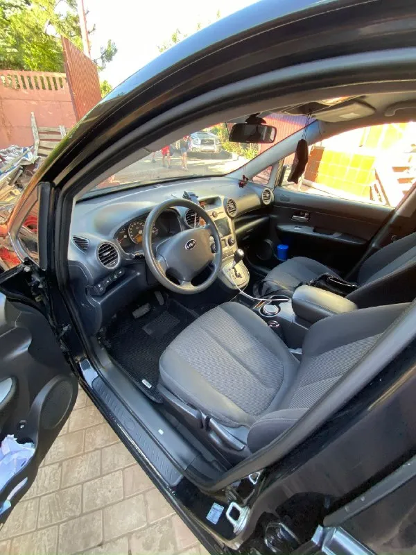 В продаже kia каренс 2008 год 230 оригинального пробега, машина в отличном состоянии все поменяно, по двигателю и коробке вопросов нет, машина каждый день на ходу +79493196164 виктор цена 800,торг при осмотре авто 📞 звоните: +7(949)3196164 - фотография - 7
