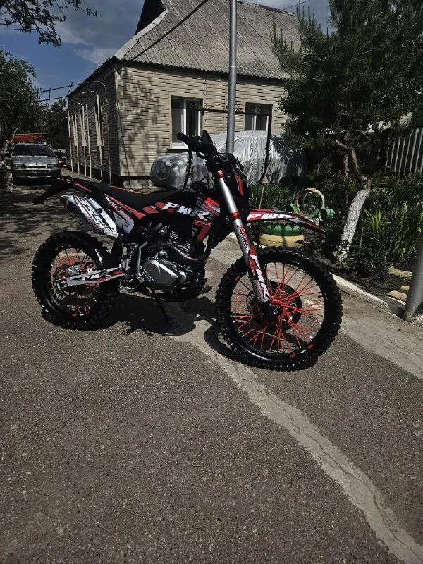 Продам кросс pwr fz300 (pr5 4v) цена: 220000 торг. пробег 1200 км рабочий объём 300 маркировка двигателя мотоцикла 175fmn (pr5 4v) мощность (л. с) 28 балансирный вал да запуск двигателя электростартер/кикстартер система охлаждения воздушное число передач 5 трансмиссия механика модель карбюратора nibbi pe 30 вес (кг) 120 передняя фара линзованная диодная задний стоп-сигнал да приборная панель lcd (электронная) сидение обшивка из противоскользящего материала. горловка номер телефона +79494804877 📞 звоните: +7(949)4804877 - фотография - 2