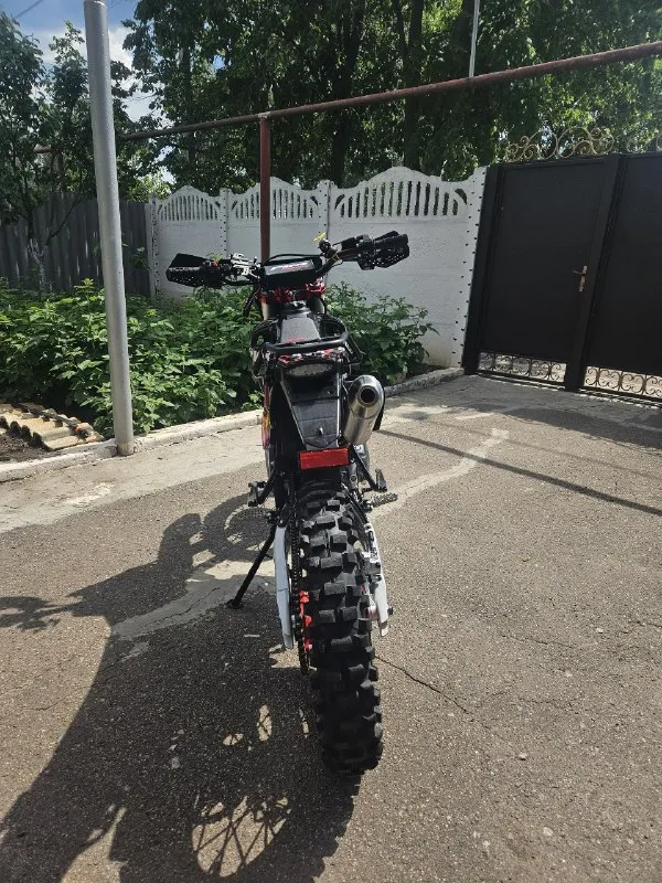 Продам кросс pwr fz300 (pr5 4v) цена: 220000 торг. пробег 1200 км рабочий объём 300 маркировка двигателя мотоцикла 175fmn (pr5 4v) мощность (л. с) 28 балансирный вал да запуск двигателя электростартер/кикстартер система охлаждения воздушное число передач 5 трансмиссия механика модель карбюратора nibbi pe 30 вес (кг) 120 передняя фара линзованная диодная задний стоп-сигнал да приборная панель lcd (электронная) сидение обшивка из противоскользящего материала. горловка номер телефона +79494804877 📞 звоните: +7(949)4804877 - фотография - 3