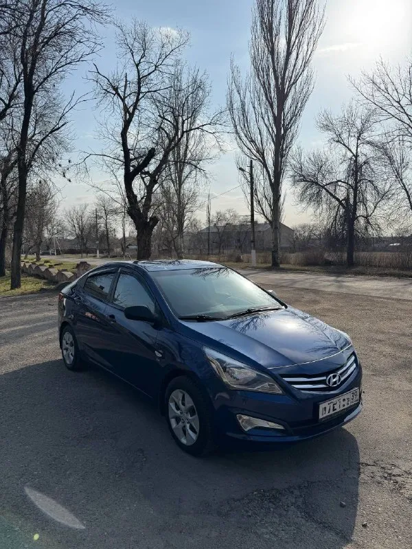 Hyundai solaris рестайлинг 2015 года оригинальный пробег 210 тысяч километров коробка шести ступенчатый автомат, работает отлично авто в хорошем состоянии по кузову и по технике, не требует никаких вложений двигатель 1.6 работает отлично, масло менялось каждые 8 тысяч кондиционер, печка, подогрев сидений, магнитола - всё работает без нареканий дополнительно установлена сигнализация на машине никогда не таксовали, в салоне не курили, пластик не затертый, сиденья были в чехлах большую часть времени, салон в отличном состоянии у авто один владелец за все время, полностью в родном окрасе, а также заводское остекление юридически полностью чистая машина, без штрафов, залогов и запретов буду присутствовать в мрэо дополнительные фото и видео пришлю по запросу, пишите также в продаже kia rio цена - 975 тысяч рублей, торг уместен при осмотре моспино, пролетарский район звоните +79490079659 - фотография - 9