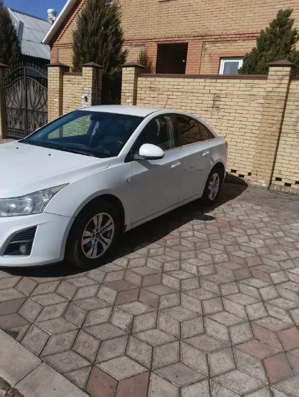 Продам chevrolet cruze ▪машина 2013 года, в хорошем состоянии, не дымит не троит, работает каждая кнопка ▪пробег 245.000,1.8 автомат ✅ ▪салон кожаный чистый и ухоженный✅ ▪один комплект резины, два ключа✅ ▪полная комплектация ✅ ▪цена 680.000 тысяч, от машины не избавляюсь реальному покупателю будет торг!💸 ▪осмотр:город харцызск ▪номер:+79494504484 ▪я хозяин, любое переоформление, автотека зеленьhttps://autoteka. ru/report/web/uuid/03276521-d6c7-43f8-87a6-e. . - фотография - 2
