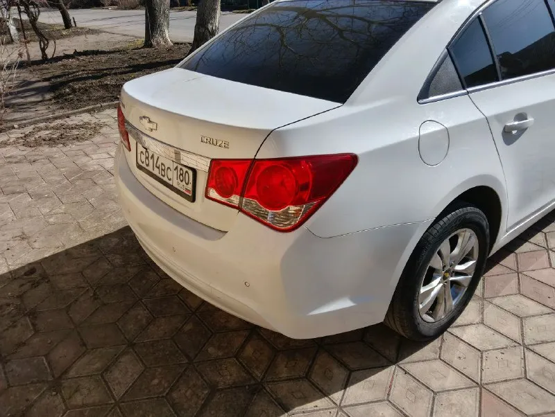 Продам chevrolet cruze ▪машина 2013 года, в хорошем состоянии, не дымит не троит, работает каждая кнопка ▪пробег 245.000,1.8 автомат ✅ ▪салон кожаный чистый и ухоженный✅ ▪один комплект резины, два ключа✅ ▪полная комплектация ✅ ▪цена 680.000 тысяч, от машины не избавляюсь реальному покупателю будет торг!💸 ▪осмотр:город харцызск ▪номер:+79494504484 ▪я хозяин, любое переоформление, автотека зеленьhttps://autoteka. ru/report/web/uuid/03276521-d6c7-43f8-87a6-e. . - фотография - 4