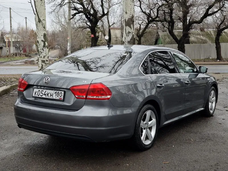 Продам volkswagen passat b7 2015г 1.8 turbo. коробка автомат aisin! пробег 200000км. автомобиль в хорошем состоянии. один владелец по птс. масла и фильтра поменяны. и коробка работают отлично (масло не берет). автомобиль обслужен! комплектация: старт/стоп, бесключевой доступ, подогревы, камера заднего вида, громкая связь и т. д. цена: 1 200 000₽. возможен обмен на микроавтобус или паркетник. тел. +79493054107 📲 tg: °maks°😎 📞 звоните: +7(949)3054107 - фотография - 4